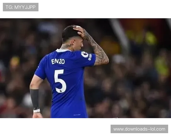 切尔西恩佐与加纳乔中场配合逐渐默契助力球队创造多次进攻机会